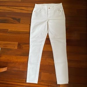 “NWT” Old Navy white jeans size 4